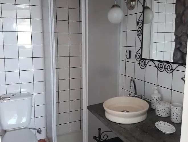 Adega Da Figueira * Calheta de Nesquim